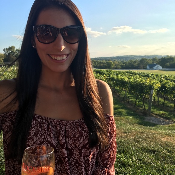 Profile Picture of Kari Rosato (@karir58) on Poshmark