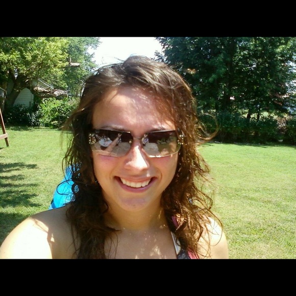 Profile Picture of Raquel Roidl (@rroidl14) on Poshmark