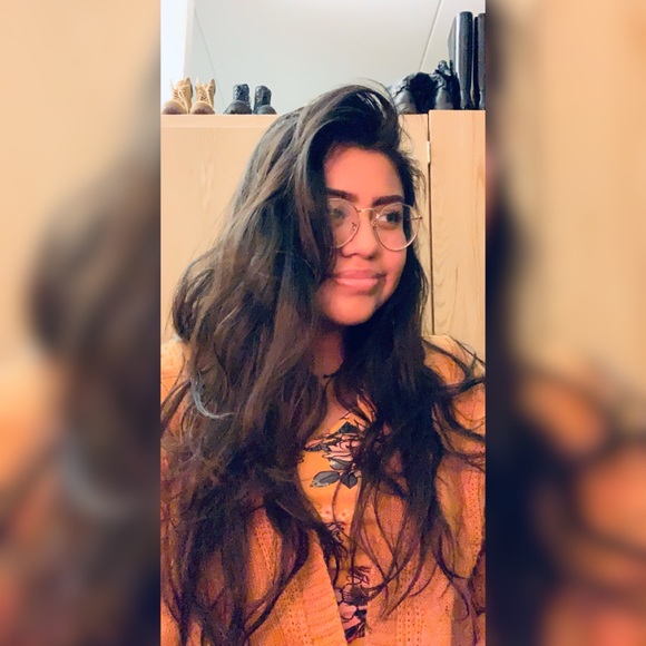 Profile Picture of Lexis Zeiler (@lexorina) on Poshmark