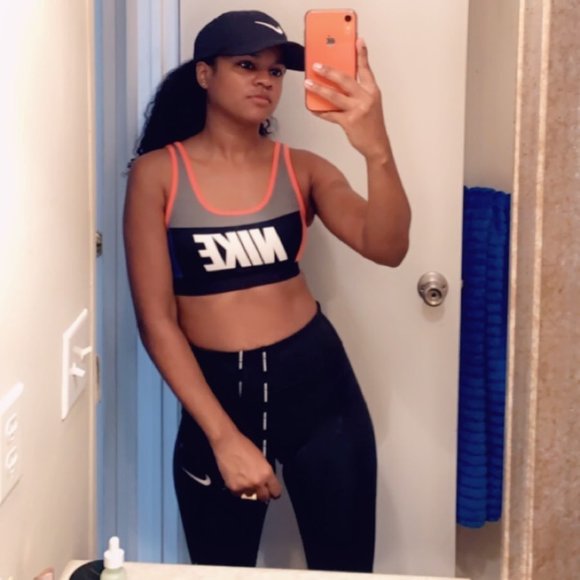 Profile Picture of Charina Gomez (@charinagomez9) on Poshmark