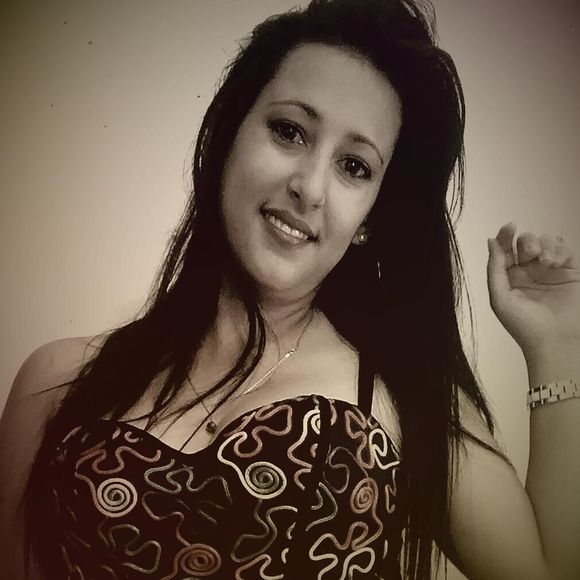 Profile Picture of Yeni Rodriguez (@yeni_rodriguez) on Poshmark