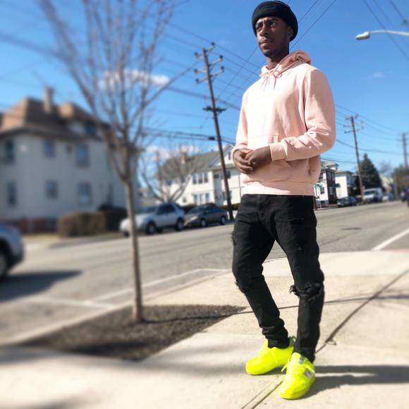 Profile Picture of Ace Gray (@ace_lavish) on Poshmark