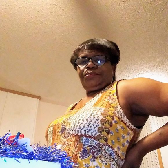 Profile Picture of Cathy Thompson (@cathythompso790) on Poshmark