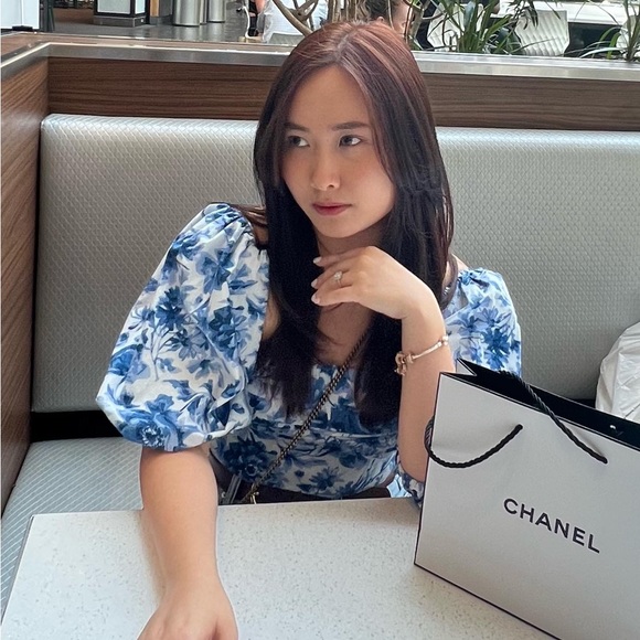 Profile Picture of Nhi Huynh (@nhihuynh588) on Poshmark