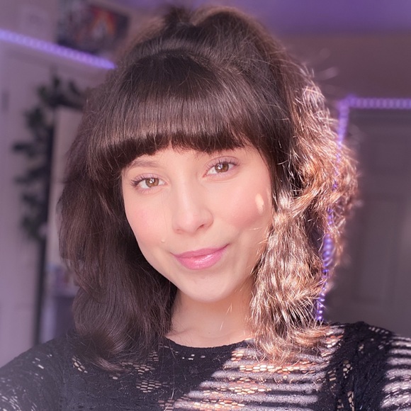 Profile Picture of Alex rayane Dozal (@alrayzal) on Poshmark