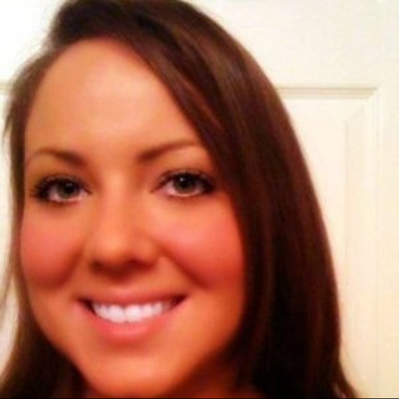 Profile Picture of Brooke Cromley (@bcromley) on Poshmark