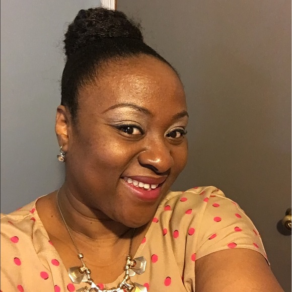 Profile Picture of Sharon Daniel (@darose33) on Poshmark