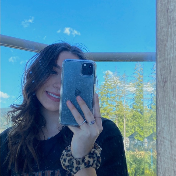 Profile Picture of Eden Bates (@ebates1226) on Poshmark