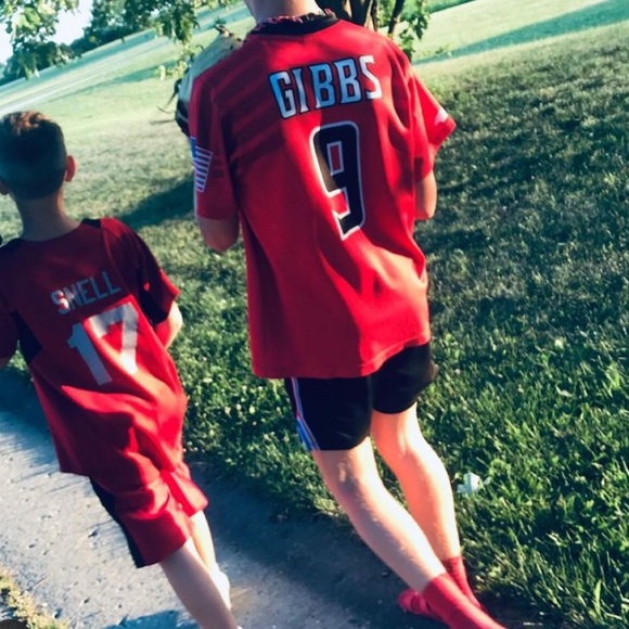 Profile Picture of Jimmy Gibbs (@jamesgibbs649) on Poshmark