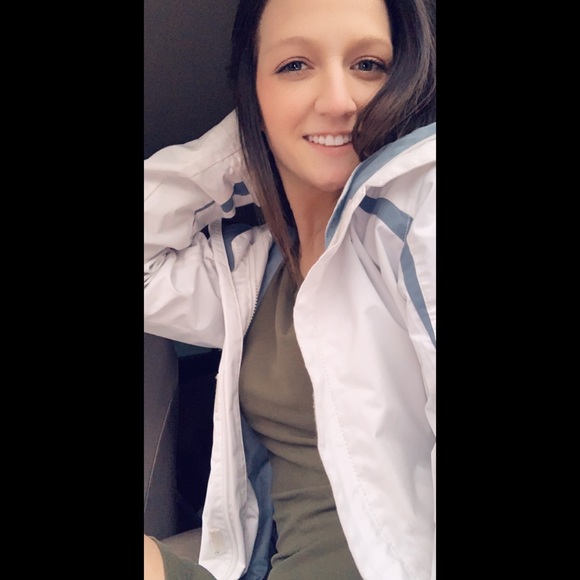 Profile Picture of Nikki Schrobilgen (@schrobni) on Poshmark