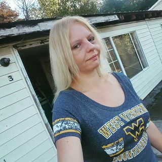 Profile Picture of Beth Ann Dunbar (@bethstemplinski) on Instagram