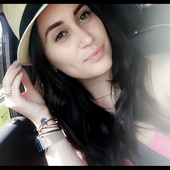 Profile Picture of Krysty Debarros (@xokrysty) on Poshmark