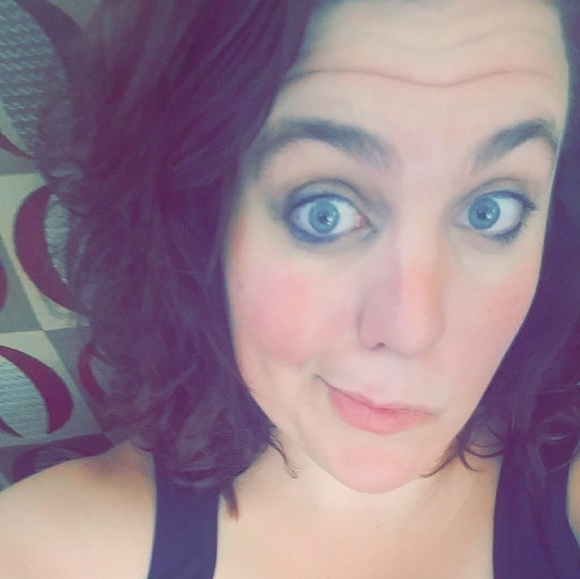 Profile Picture of Cassie Feece (@cfeece21) on Poshmark