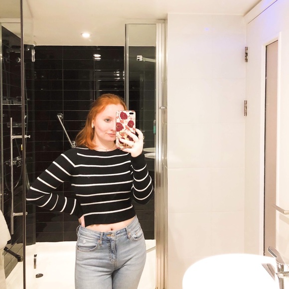 Profile Picture of Julia Hoaglund (@jhoaglund) on Poshmark
