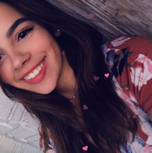 Profile Picture of Laura Hernando (@hernandolauram) on Poshmark