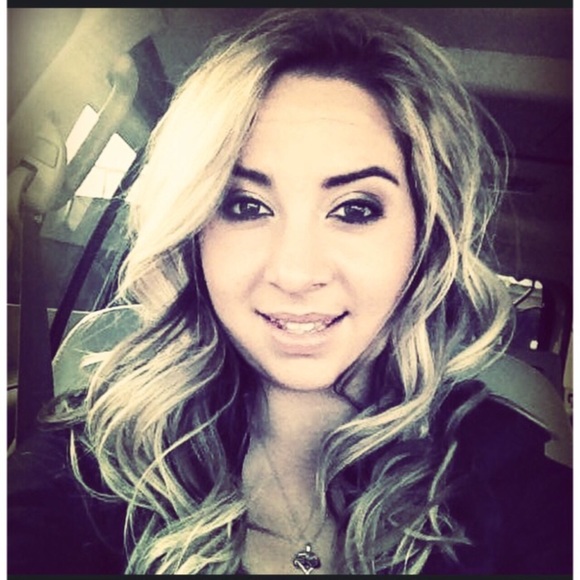 Amanda Rudolph - Poshmark Profile Picture of Amanda Rudolph (@amanda_rudolph) on Poshmark