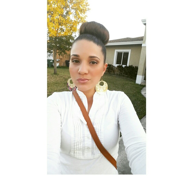 Profile Picture of Vivian Acosta (@bibii2_xo) on Poshmark