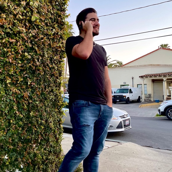 Profile Picture of Joshua Weisman (@joshua_weisman) on Poshmark