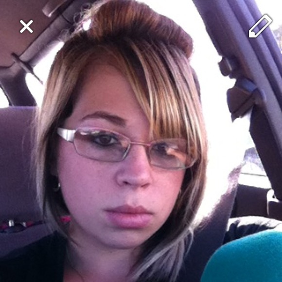 Profile Picture of Tiffany Confer (@tifco0925) on Poshmark