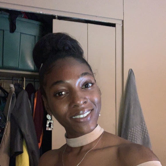 Profile Picture of Davilyn Campbell (@davilyncampbell) on Poshmark