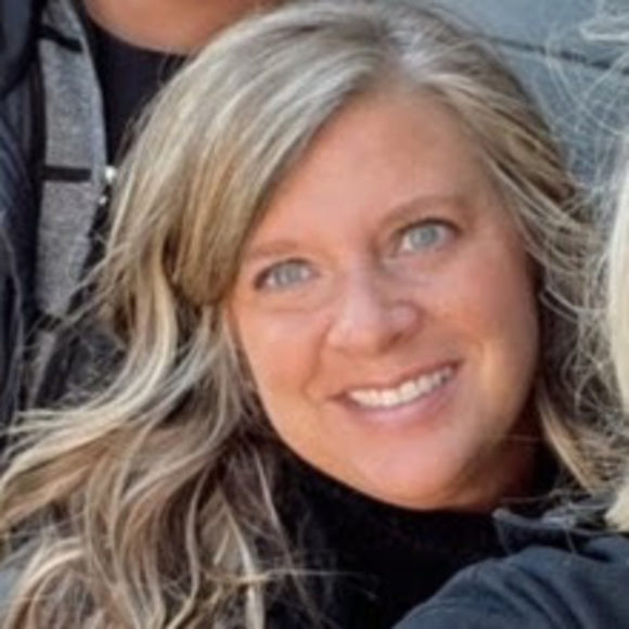 Profile Picture of Kelli Bailey (@73kelli) on Poshmark