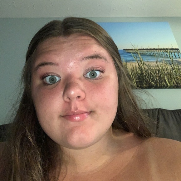 Olivia Cloar - Poshmark Profile Picture of Olivia Cloar (@livyc03) on Poshmark