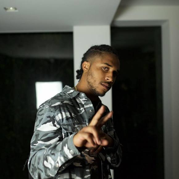 Arian Jones - Poshmark Profile Picture of Arian Jones (@spacecoastjones) on Poshmark