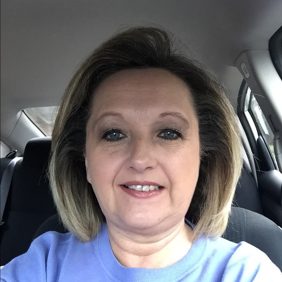 Profile Picture of Hope Daley (@hrgd1984) on Poshmark