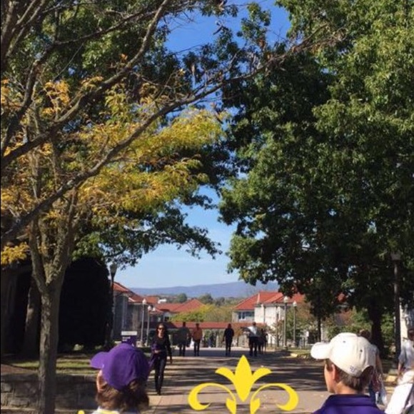 Profile Picture of Andrew Fox (@atfox21) on Poshmark