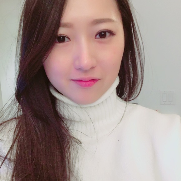 Profile Picture of Bomi Kim (@bom8710) on Poshmark