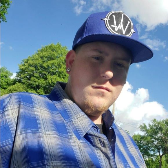 Profile Picture of Jeff Brighton (@jeffbrighton) on Poshmark