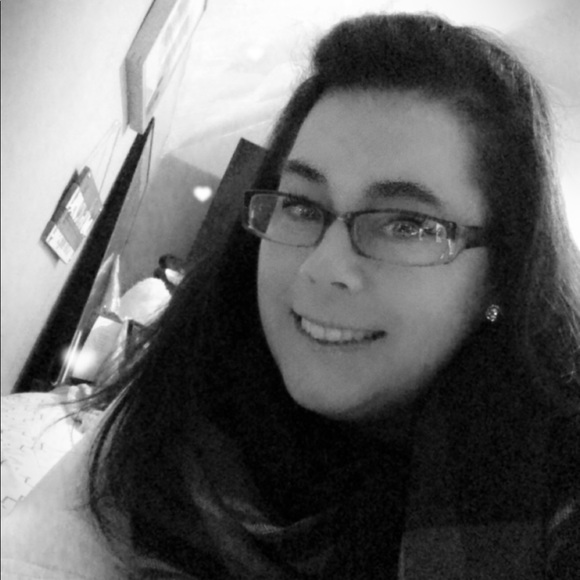 Profile Picture of Kerri Scatamacchia (@kerriscat) on Poshmark