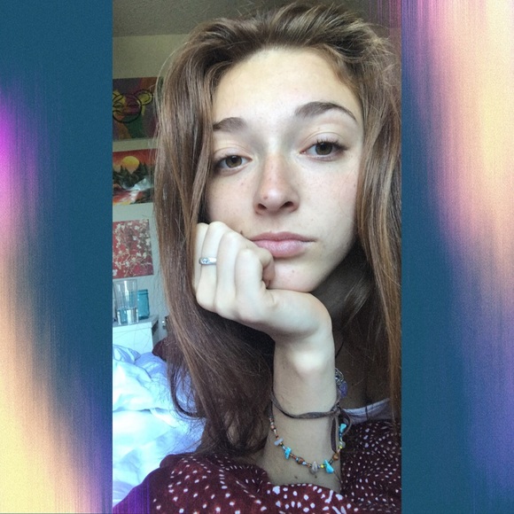 Profile Picture of Maddie Pesso (@maddiepesso) on Poshmark