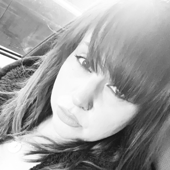 Profile Picture of Alisha Alisea (@alishaalisea) on Poshmark