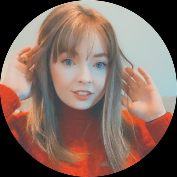 Profile Picture of Laura Martin (@lauramartin93) on Poshmark