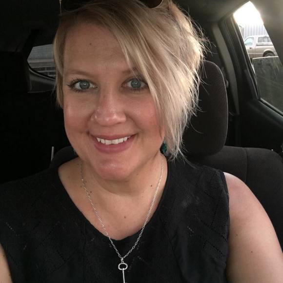 Profile Picture of Dawn Bohlmann (@dbhlmn3) on Poshmark