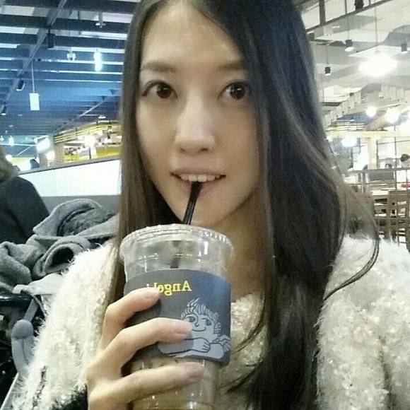 Profile Picture of Miseon Kang (@angela4002) on Poshmark