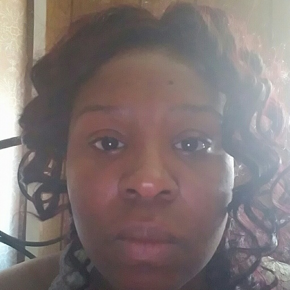 Profile Picture of Tikia Ross (@misssunnynsweet) on Poshmark