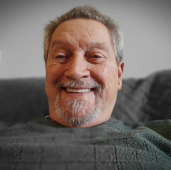 Profile Picture of Peter Reszkowski (@petefrankblue) on Poshmark