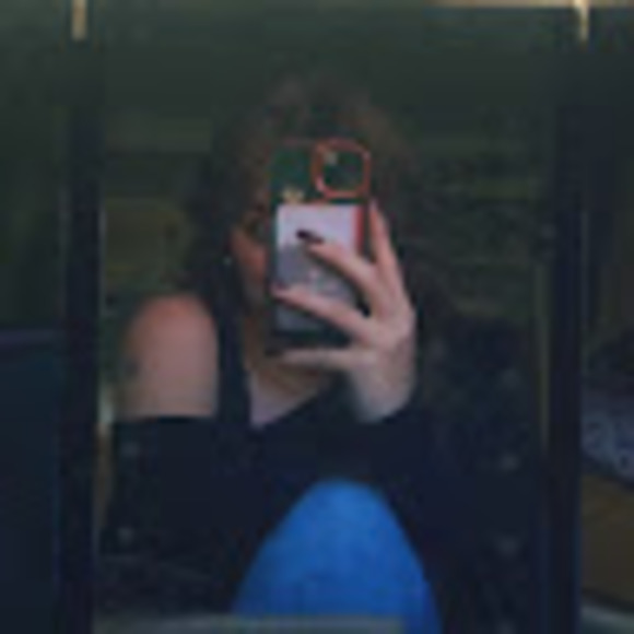 Profile Picture of Nora Vandevoorde (@norakay0112) on Poshmark