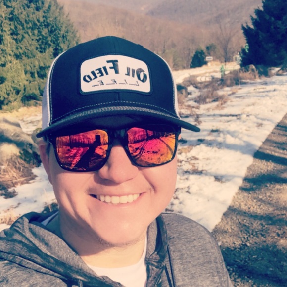 Profile Picture of David Reynosa (@reyyreyy22) on Poshmark