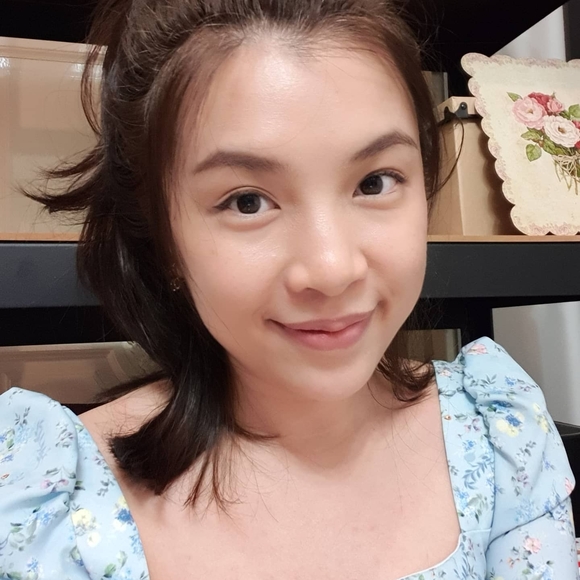 Profile Picture of Supornwan Ratchakom (@supornwan) on Poshmark