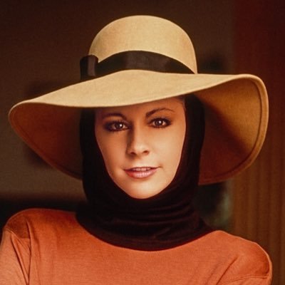 Profile Picture of Reba (@reba) on Twitter