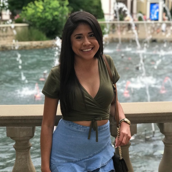 Profile Picture of Iris Jaimes (@irisjaimes694) on Poshmark