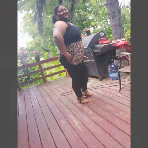 Profile Picture of Desiree Cundiff (@desiboo91) on Poshmark