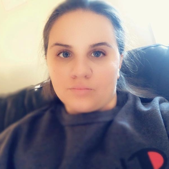 Profile Picture of Laura Chulock (@chulock_17) on Poshmark