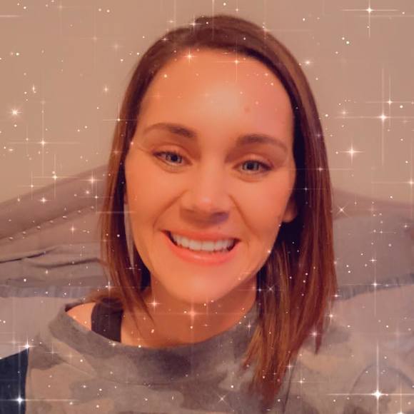 Profile Picture of Lindsay Shue (@las12309) on Poshmark