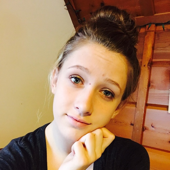 Profile Picture of Eden Crouse (@_sweden_) on Poshmark