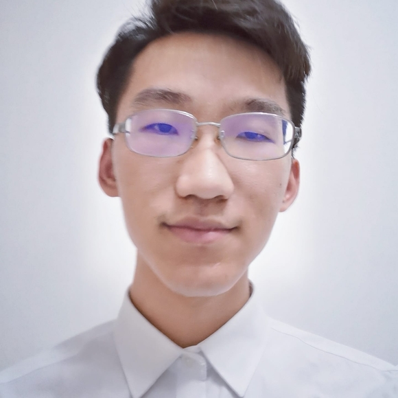 Profile Picture of Ding Chen (@cdcarl) on Poshmark