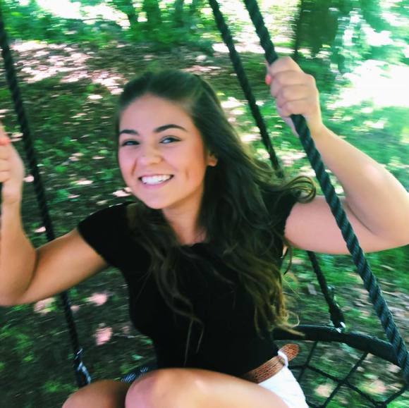 Profile Picture of Sasha Tarling (@sashatarling) on Poshmark